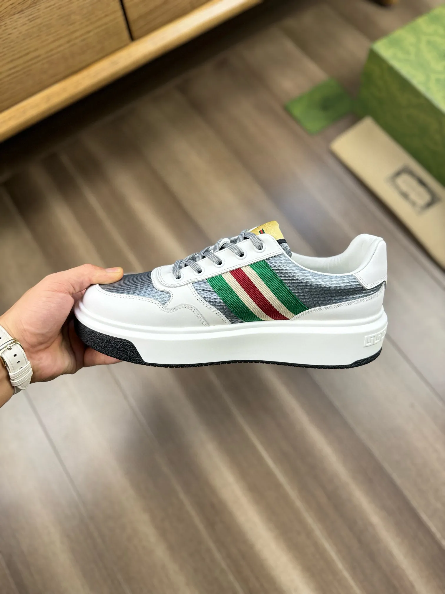 [Gucci] Gucci men's shoes 💰820💰 - High-end quality original order - Upper: 🔝Imported Nappa calfskin·Brand high mercerized cloth·Brand webbing -Inner: water-dyed cowhide, -Outsole: ultra-light T men's shoes💰U foam. Rubber; two-color molded outsole -Ultra-high quality control·Fine workmanship: highlighted (high-end·luxury·grade) -Size: 38-44 (45, can be customized)